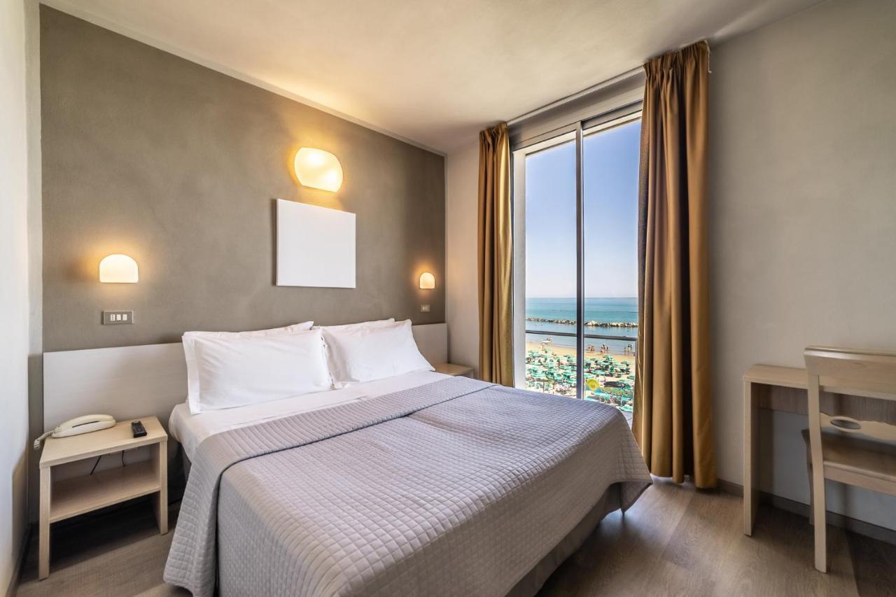 Hotel Columbia Белариа-Игеа Марина Екстериор снимка