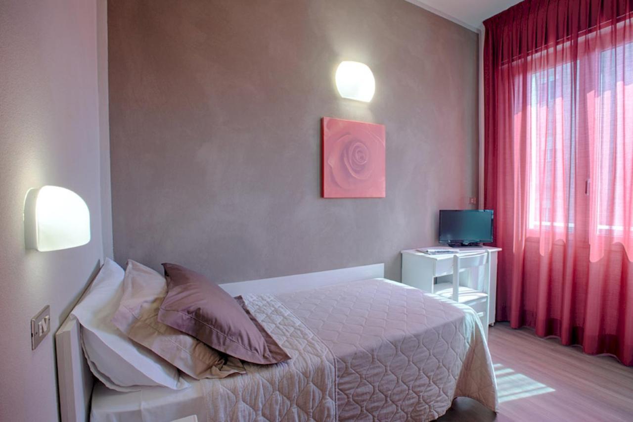 Hotel Columbia Белариа-Игеа Марина Стая снимка