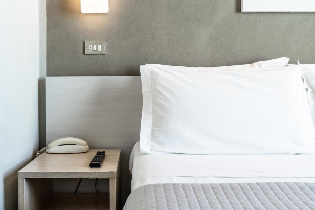 Hotel Columbia Белариа-Игеа Марина Екстериор снимка